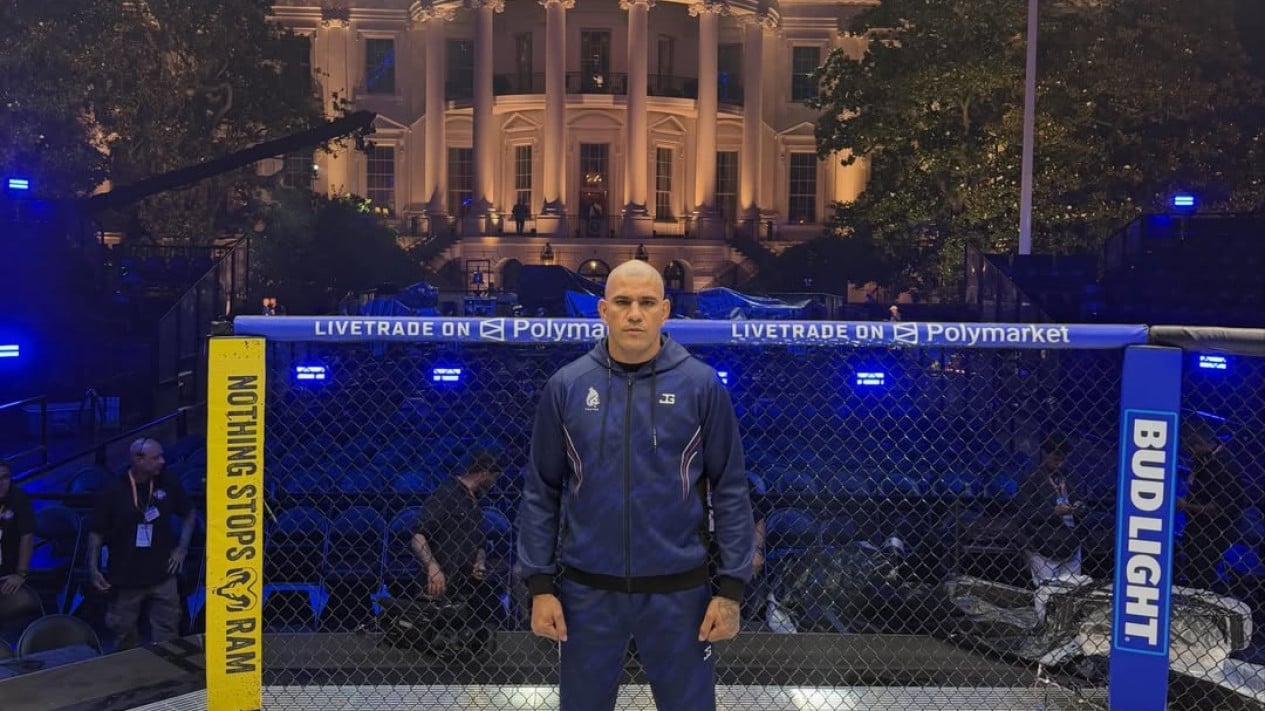 Alex Pereira Protes Sikut Ilegal, Wasit Legendaris Bongkar Aturan Sebenarnya