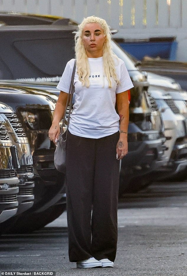 Amanda Bynes aparentemente estava com vontade de comprar um par de rodas novo e caro na quinta-feira