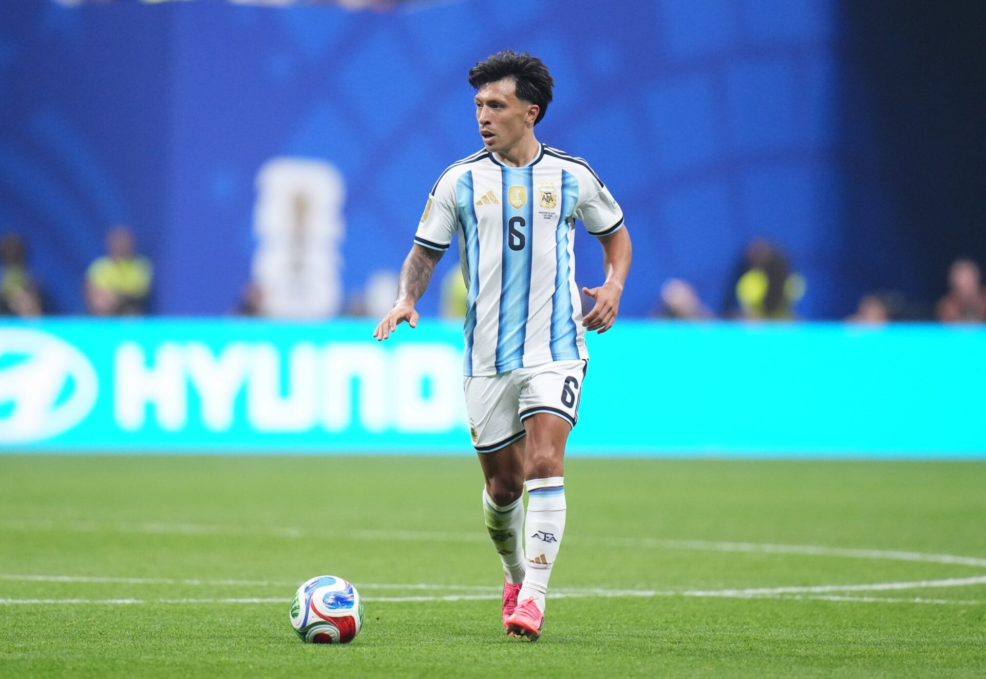 Analisando o desempenho de Lisandro Martinez na vitória da Argentina por 3 a 2 sobre o Egito