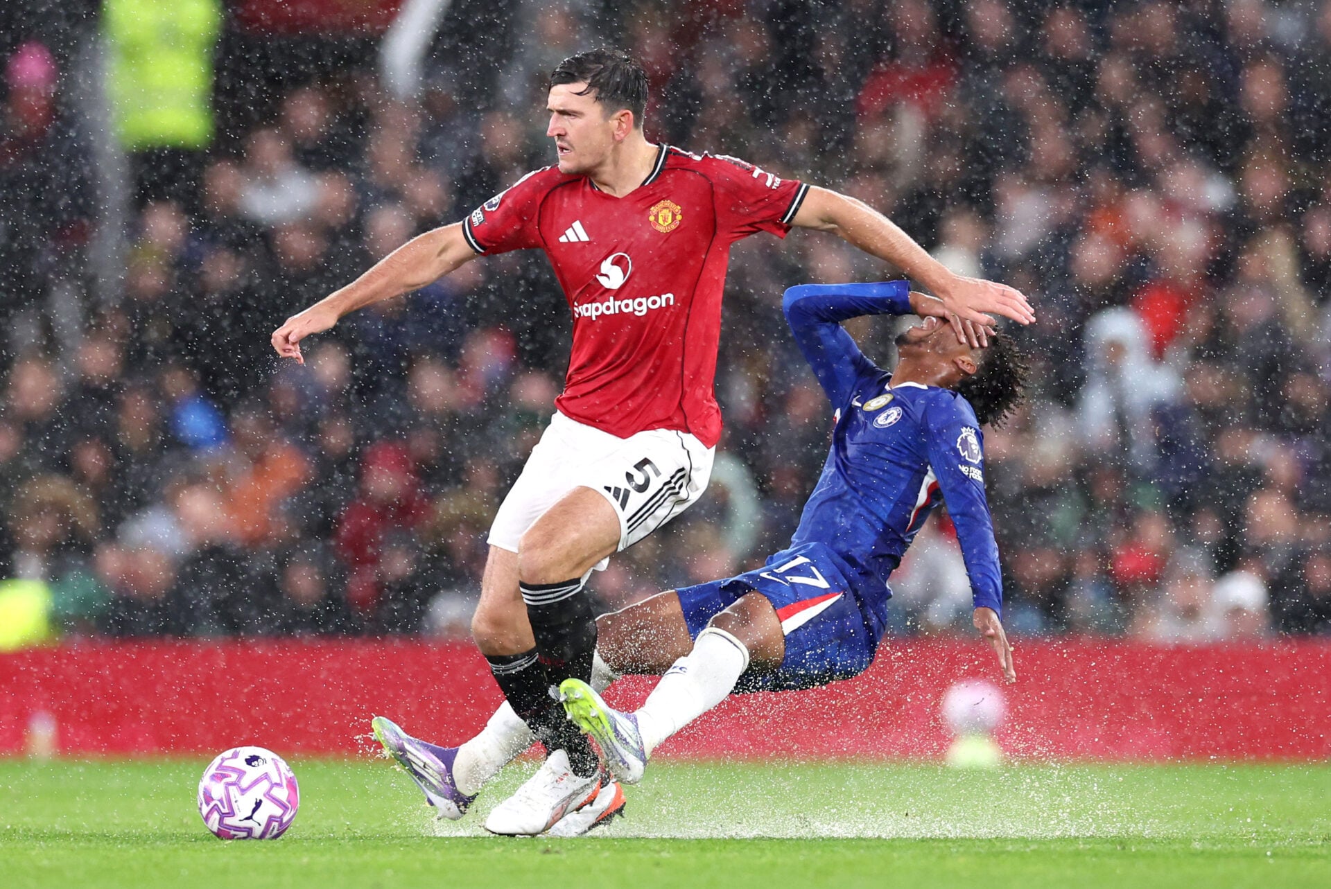 Andrey Santos conta piada de 'briga' com Harry Maguire quando assinatura de £ 48 milhões é recebida pelo Man Utd