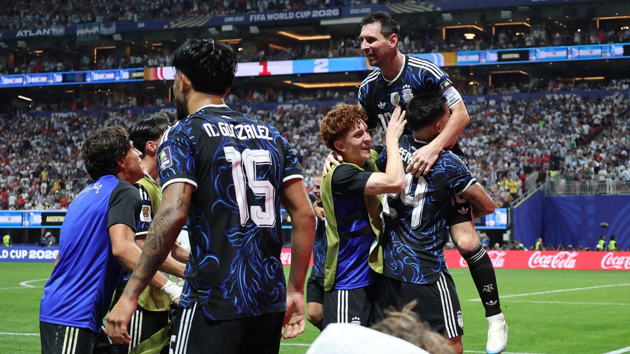 Argentina de Messi surpreende a Inglaterra na recuperação e chega à final da Copa do Mundo