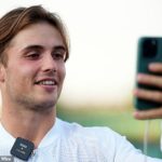 Arthur Fery, da Grã-Bretanha, falando com a mídia no décimo dia do Campeonato de Wimbledon de 2026 no All England Lawn Tennis and Croquet Club, em Londres. Arthur Fery se tornou o quinto britânico a chegar às semifinais de Wimbledon na era aberta. Data da foto: quarta-feira, 8 de julho de 2026. Foto PA. O crédito da foto deve ser: Adam Davy/PA Wire.RESTRIÇÕES: Somente uso editorial. Nenhum uso comercial sem consentimento prévio por escrito da AELTC. Apenas para uso de imagens estáticas - sem imagens em movimento para emular a transmissão. Nenhuma sobreposição ou remoção de logotipos de patrocinadores/anúncios.
