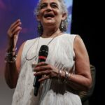 Arundhati Roy fala sobre Beatles, IA e cinema independente no Festival de Cinema Indiano de Londres