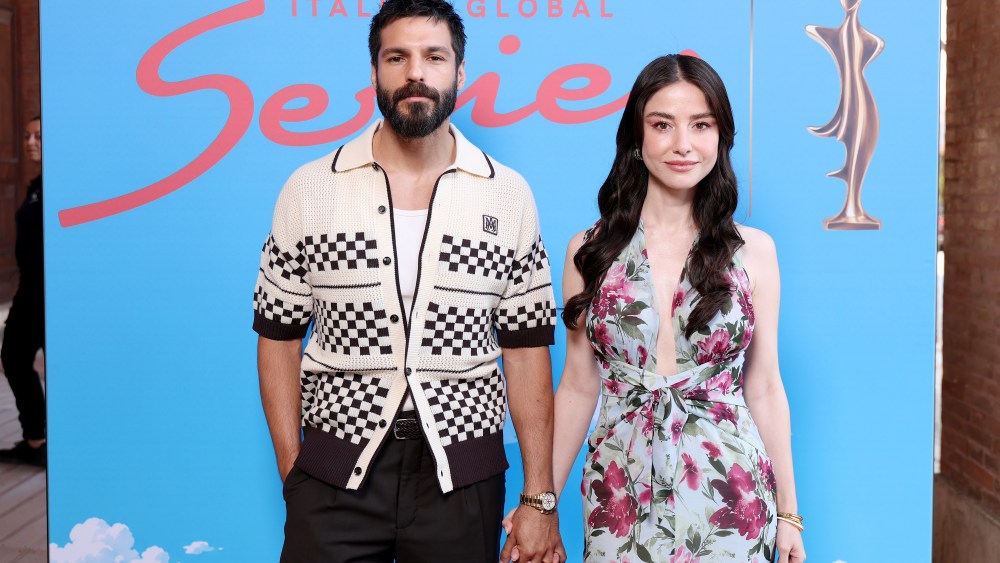 As estrelas de 'Wolf' Serkan Çayoğlu e Özge Gürel detalham por que as séries turcas decolaram: é tão simples quanto um investimento emocional