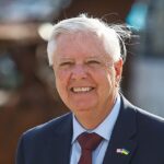 Lindsey Graham, 71, morreu na noite de sábado. Ele deixou de trabalhar no salão de sinuca de seus pais e se tornou um dos legisladores americanos mais influentes no cenário internacional.