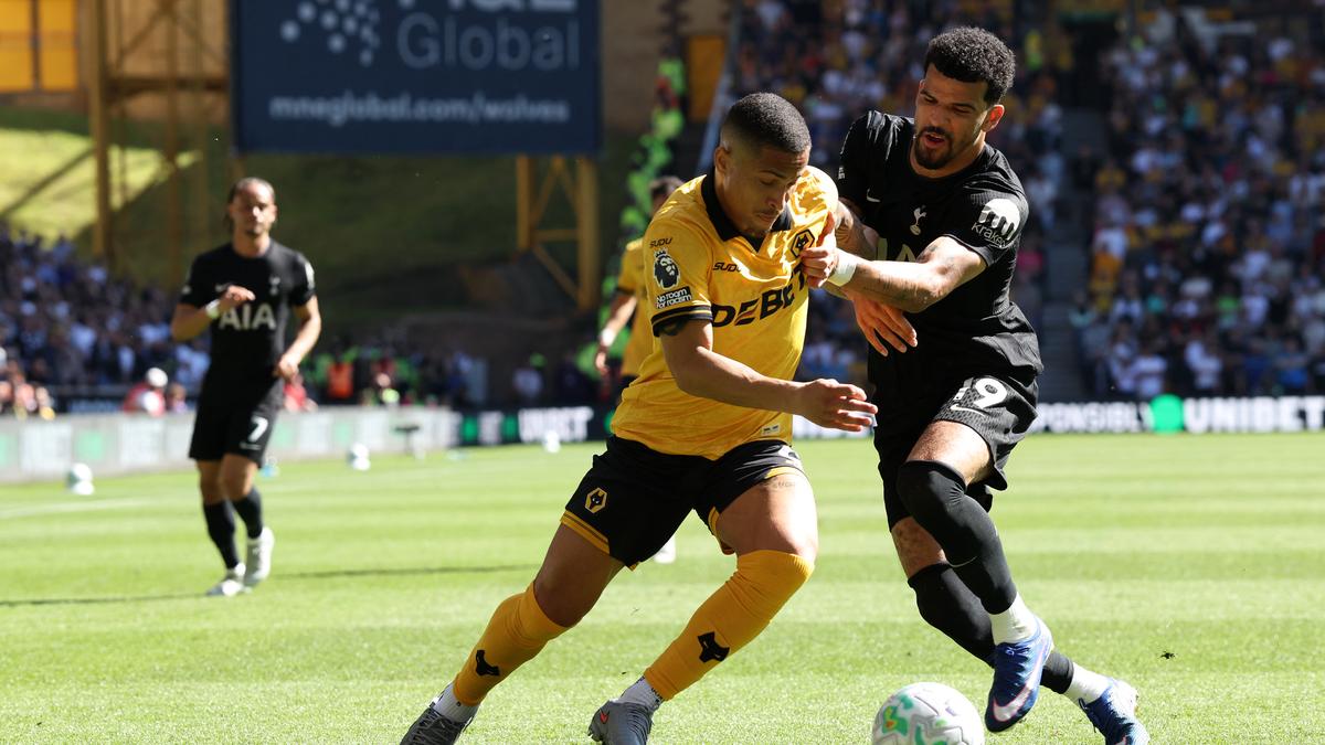 Aston Villa contrata João Gomes aos Wolves