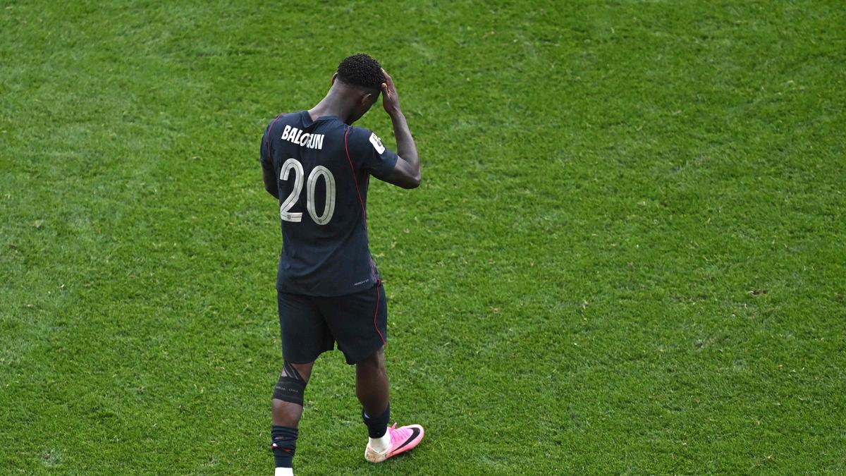 Balogun teve pouco impacto na derrota dos EUA na Copa do Mundo da FIFA de 2026 contra a Bélgica, após drama do cartão vermelho