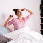 Bangun Tidur Sendi Terasa Kaku? Ini Penyebab yang Sering Dialami Usia 35 Tahun ke Atas