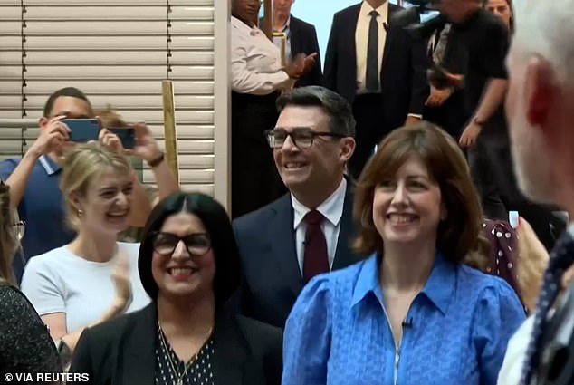 Bem-vindo à era Burnham: líder trabalhista oficialmente 'coroado' ao culpar Thatcher pelas desgraças da Grã-Bretanha e promete voltar à década de 1970... mas ainda não diz como