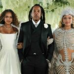 Jay-Z garantiu que sua apresentação na noite de estreia no Yankee Stadium fosse um assunto de família.