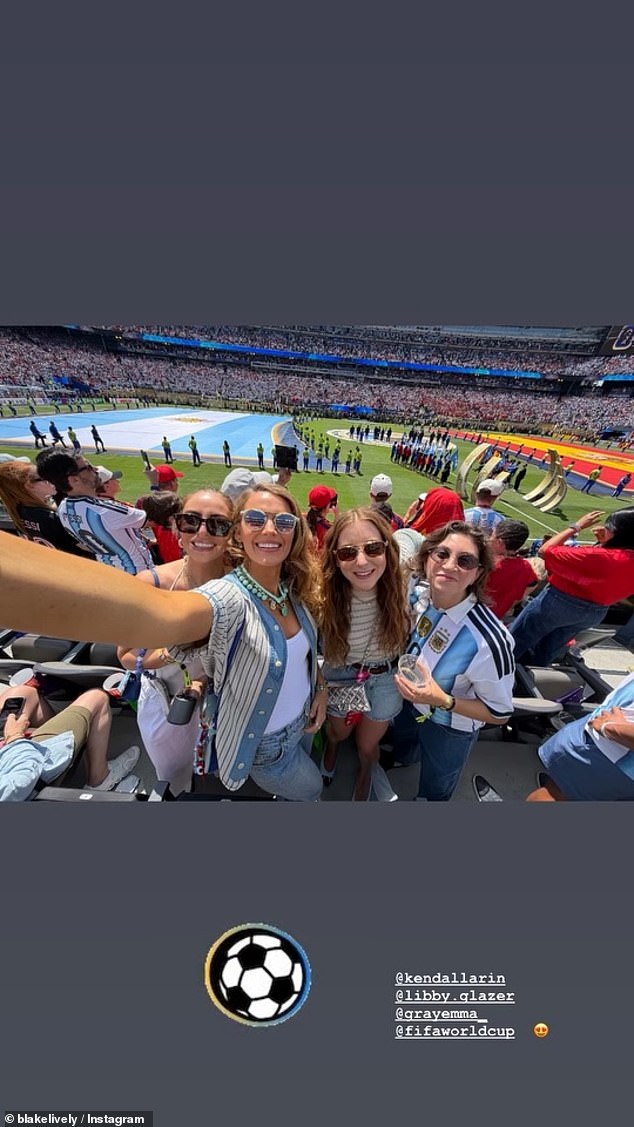 Blake Lively fez sua primeira aparição pública desde que foi dolorosamente desprezada no casamento de Taylor Swift e Travis Kelce no Madison Square Garden