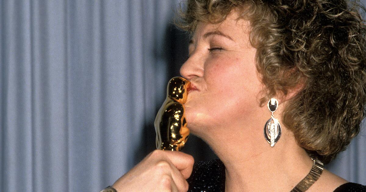 Brenda Fricker, estrela vencedora do Oscar conhecida por 'My Left Foot' e 'Home Alone 2', morre aos 81 anos