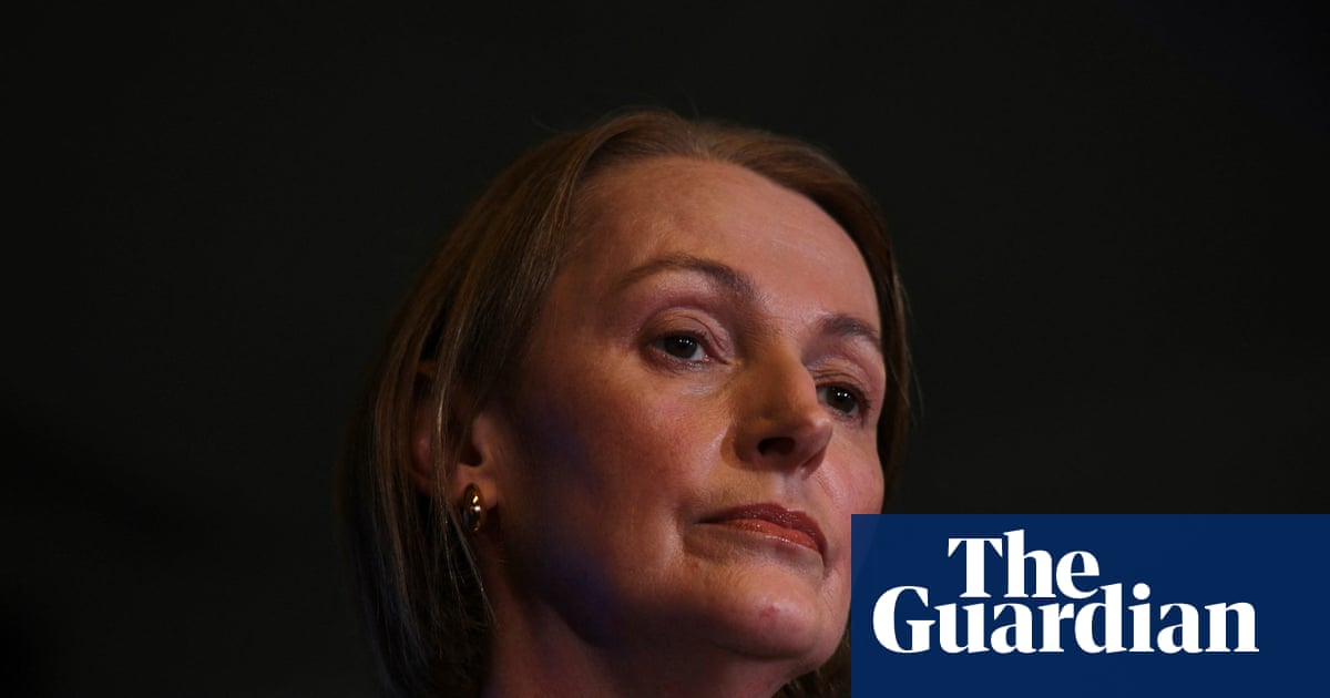 CEO da Telstra diz que bônus executivos serão revisados ​​após interrupção em todo o país – vídeo