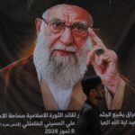 Caixão do líder supremo iraniano assassinado chega a Najaf, no Iraque, diz TV estatal iraquiana