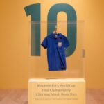 Camisa de Pelé da final da Copa do Mundo de 1958 é vendida por US$ 4,9 milhões