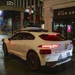 Carros Waymo parados envolvidos no engarrafamento de 4 de julho, empresa confirma