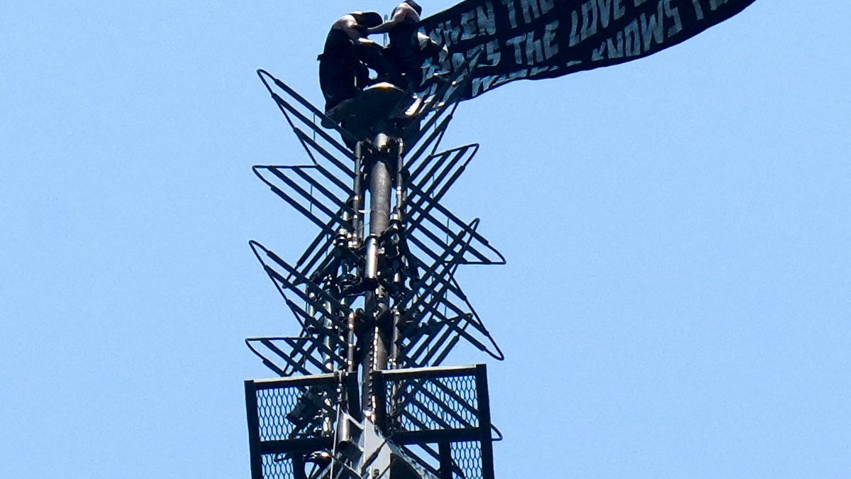 Casal é preso após ousada proposta de casamento no Empire State