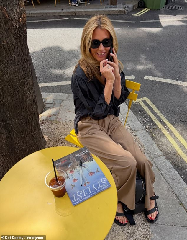 Cat Deeley compartilhou uma rara visão sobre o início de suas férias de verão com seus dois filhos no Instagram na segunda-feira