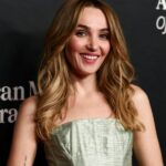 Chloe Fineman diz que o chefe do 'SNL' Lorne Michaels estava na partida da Copa do Mundo quando ligou para dizer que estava saindo do programa