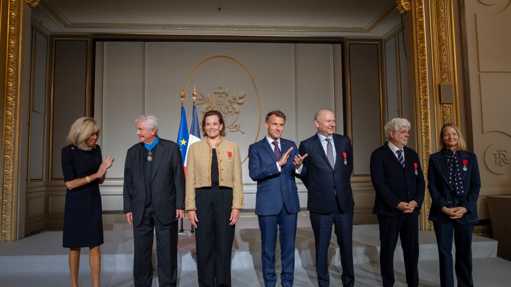 Chris Meledandri, George Lucas, Jodie Foster e Sigourney Weaver recebem a prestigiada Legião de Honra da França