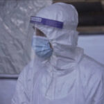Funcionários da Cruz Vermelha se reúnem enquanto agências humanitárias intensificam esforços para conter o surto de Ebola causado pelo vírus Bundibugyo na República Democrática do Congo, em junho de 2026. - Gradel Muyisa Mumbere/Reuters