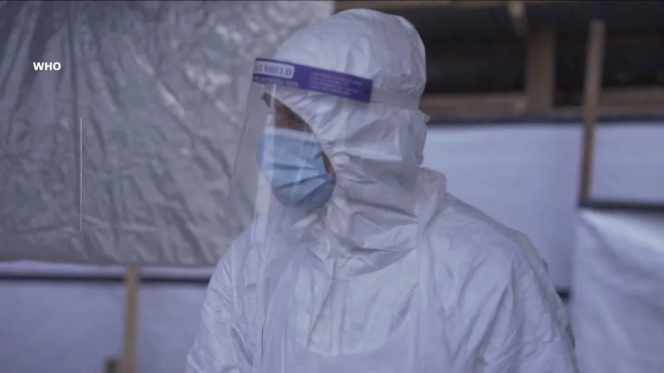 Funcionários da Cruz Vermelha se reúnem enquanto agências humanitárias intensificam esforços para conter o surto de Ebola causado pelo vírus Bundibugyo na República Democrática do Congo, em junho de 2026. - Gradel Muyisa Mumbere/Reuters