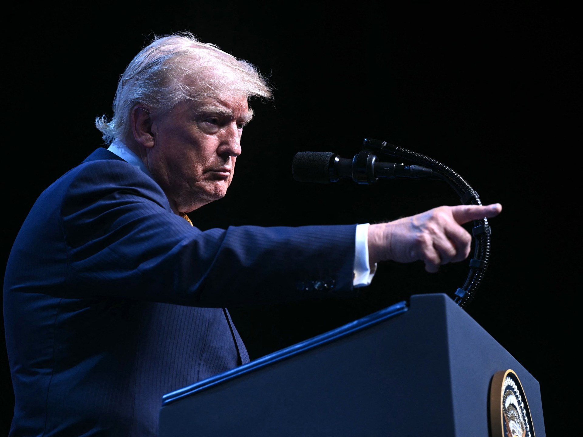 ANCARA, TURQUIA - 08 DE JULHO: O presidente dos EUA, Donald Trump (R), reúne-se com Volodymyr Zelenskyy, presidente da Ucrânia (L) para conversações bilaterais no Complexo Presidencial de Beştepe durante a Cúpula da OTAN em 8 de julho de 2026 em Ancara, Turquia. Os líderes dos 32 países da OTAN, além de aliados da OTAN como a Ucrânia, reuniram-se na capital turca para discutir uma série de questões que envolvem metas de gastos, produção industrial de defesa e apoio à Ucrânia, entre outros tópicos. (Foto de Win McNamee/Getty Images)