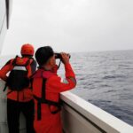 Cinco passageiros encontrados à deriva dias após barco afundar na Indonésia