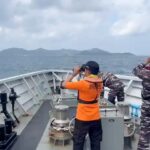 Cinco pessoas resgatadas após barco na Indonésia afundar, pelo menos 20 ainda desaparecidos