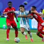 Como a imprensa argentina reagiu à vitória de Lisandro Martinez sobre a Suíça, uma palavra dizia tudo