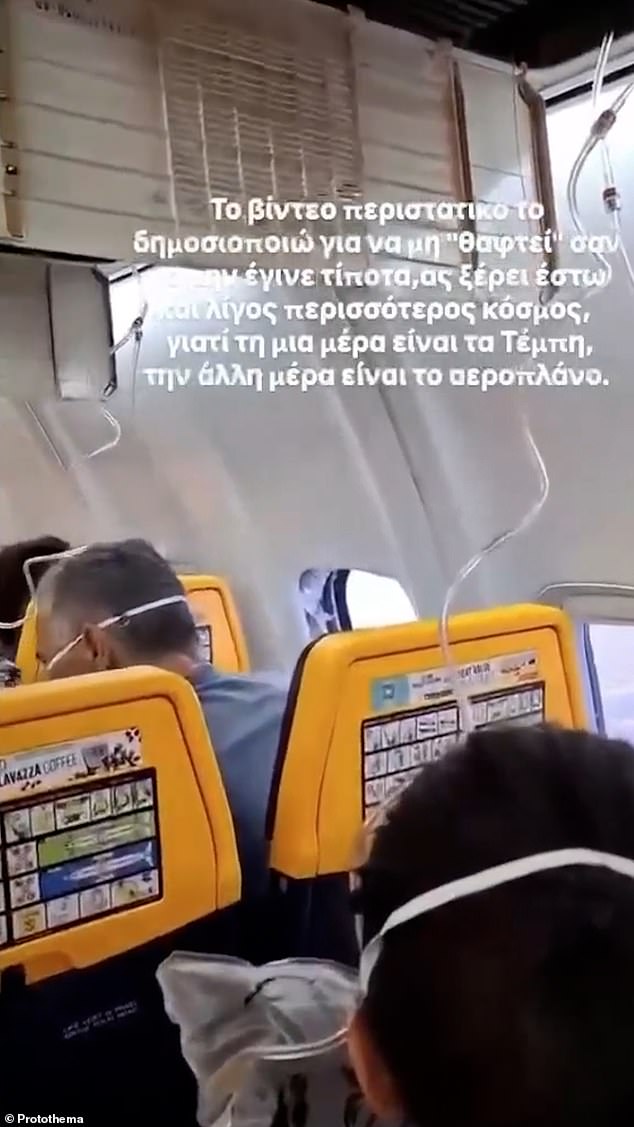 Um passageiro da Ryanair foi supostamente sugado “até os ombros” para fora da janela de um avião e teve que ser puxado de volta para o jato por outros viajantes
