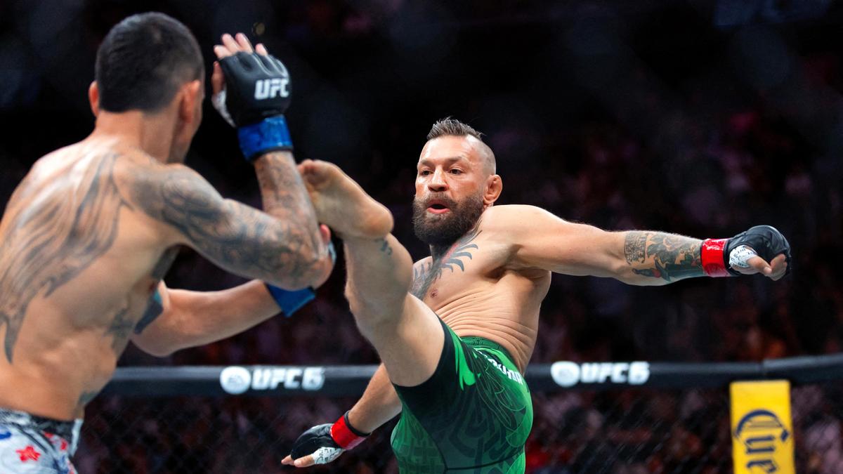 Conor McGregor sofreu ruptura do ligamento cruzado anterior na luta de retorno encurtada contra Max Holloway