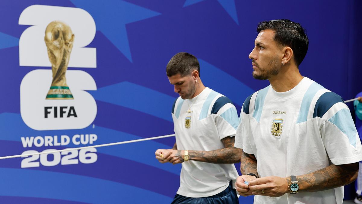 Copa do Mundo FIFA 2026: Por que De Paul e Paredes comem doces no círculo central antes de cada jogo da Argentina?