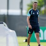 Copa do Mundo FIFA 2026: Scaloni elogia '12º homem' enquanto torcedores argentinos atacam Miami