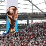Lionel Messi, da Argentina, joga água no rosto