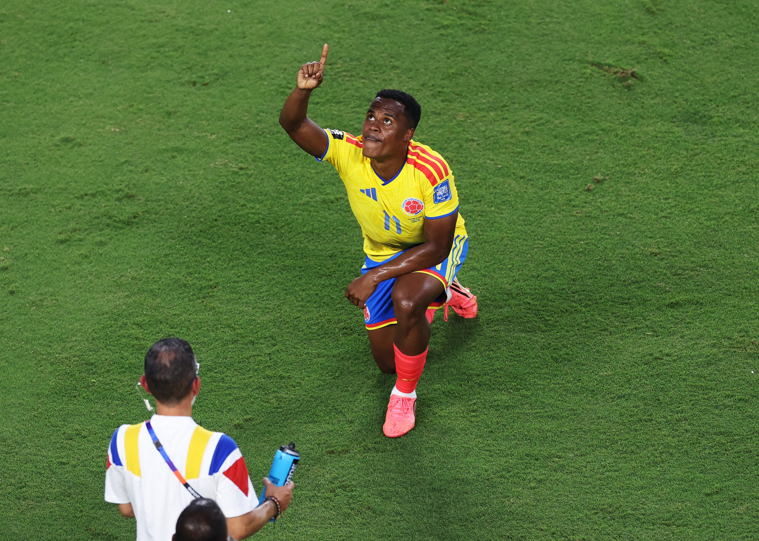 Jhon Arias, nº 11 da Colômbia, comemora o primeiro gol de seu time durante a partida das oitavas de final da Copa do Mundo FIFA 2026 entre Colômbia e Gana, no Kansas City Stadium, em 3 de julho de 2026, em Kansas City, Missouri