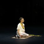'Cut Piece' de Yoko Ono perdeu pouco de sua urgência cortante