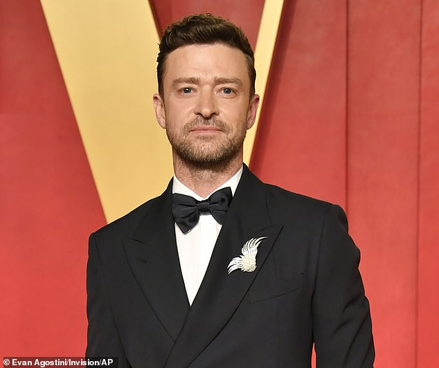 No ano passado, Justin Timberlake disse que foi diagnosticado com a doença de Lyme e sofreu dores no palco. Outras celebridades, incluindo Bella Hadid e Shania Twain, também tiveram a doença