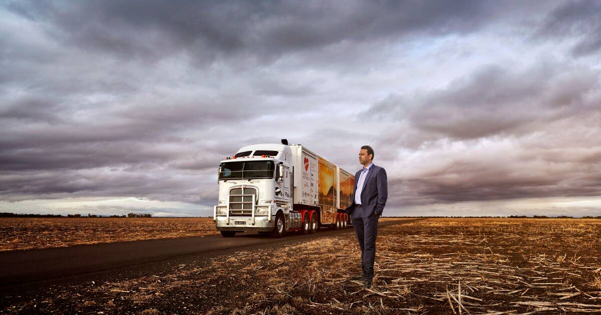 Dr. Rolf Gomes, Australiano do Ano em Queensland em 2026, estabeleceu os 'Heart Trucks' do Heart of Australia, levando cuidados de saúde a dezenas de comunidades remotas. Imagem fornecida
