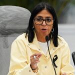 Delcy Rodriguez responde à raiva pública pela resposta do governo