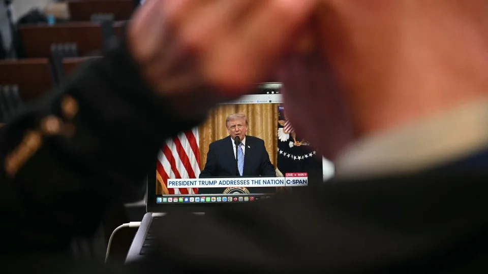 Um eleitor preenche sua cédula em um local de votação em Marion, Iowa, em 2 de junho. - Stephen Maturen/Getty Images