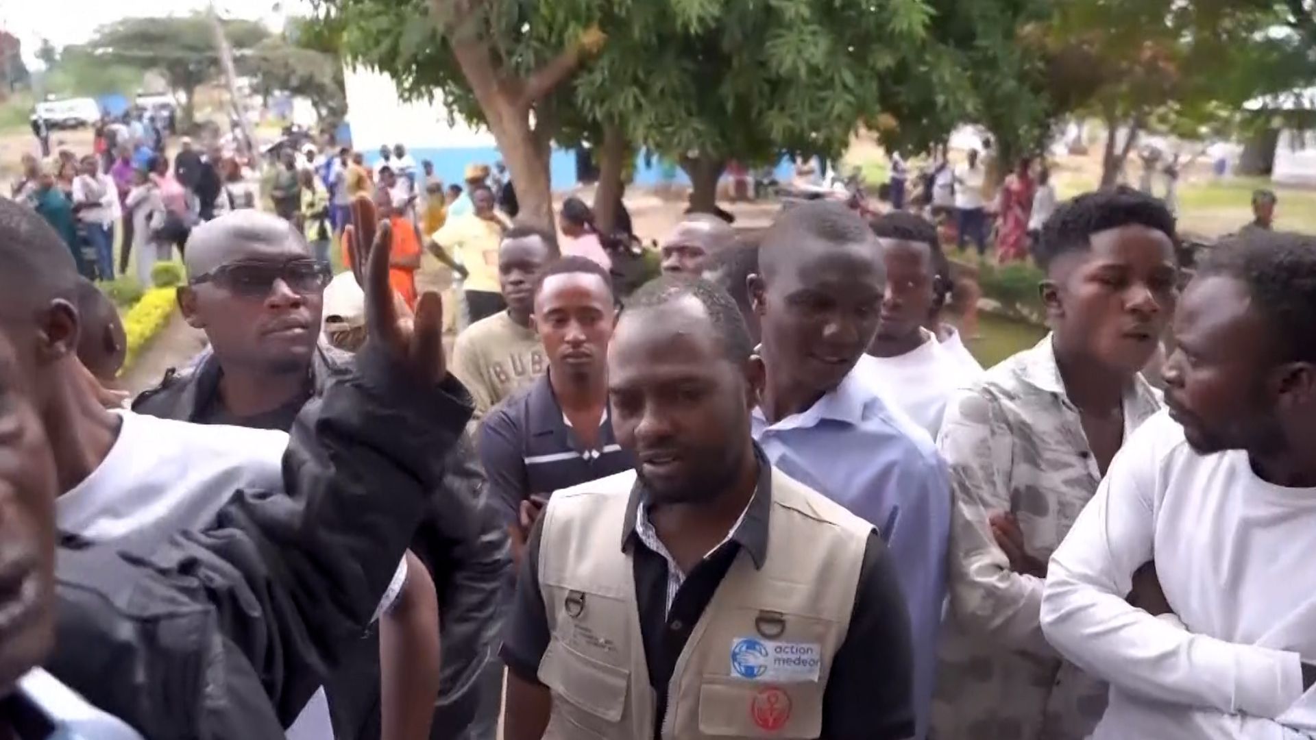 Dezenas de profissionais de saúde na RDC fazem greve em meio ao surto de Ebola
