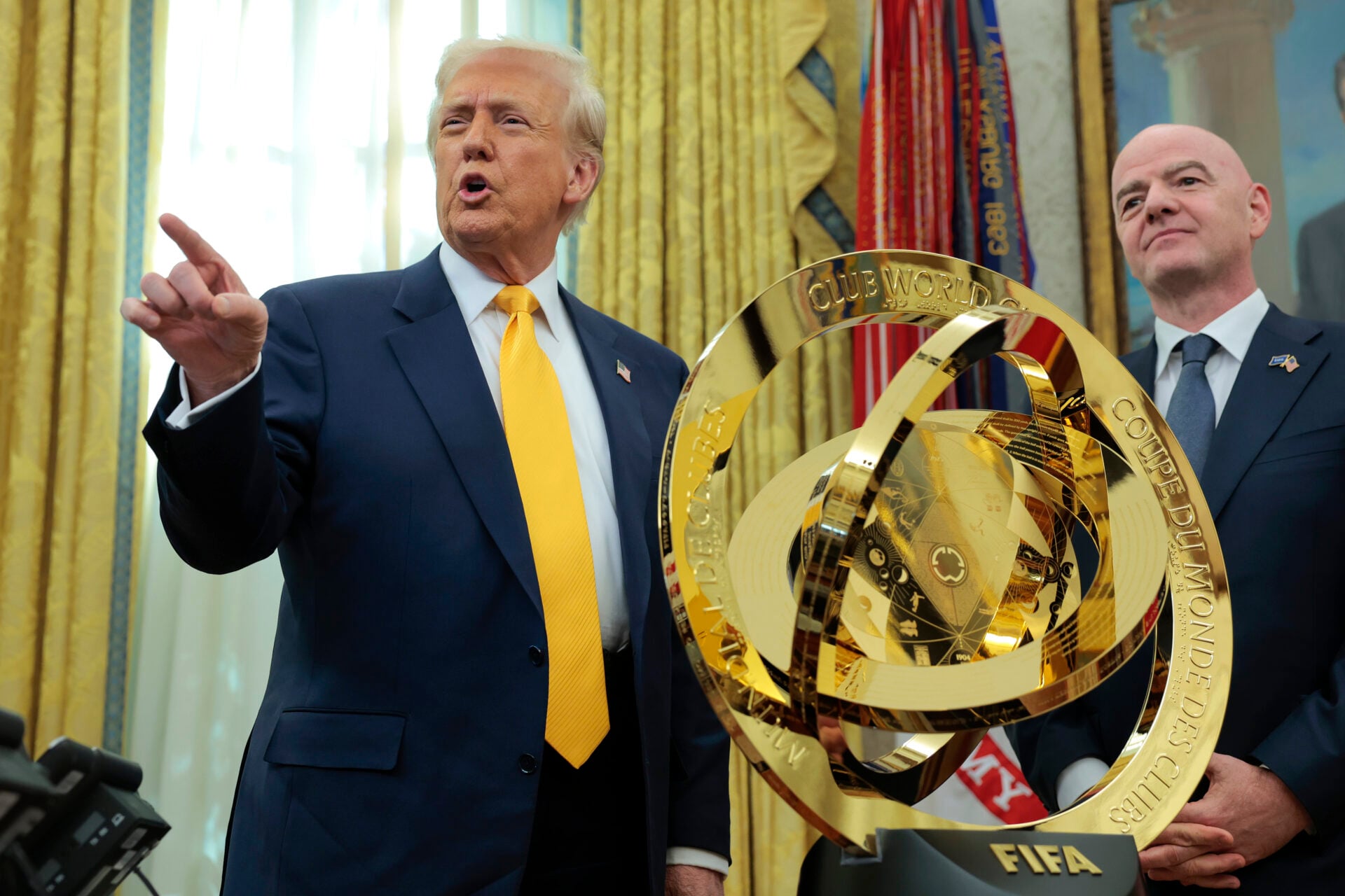 Donald Trump estará na final da Copa do Mundo, mas a ‘conexão’ do presidente dos EUA com o Man Utd é mais profunda do que alguns imaginam – opinião