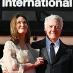 Dustin Hoffman diz que a América está tão 'dividida' quanto durante a Guerra do Vietnã... e brinca que ainda está tentando descobrir quem ele é