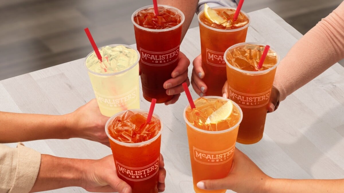 É dia de chá grátis no McAlisters Deli. Veja como conseguir uma guloseima legal.