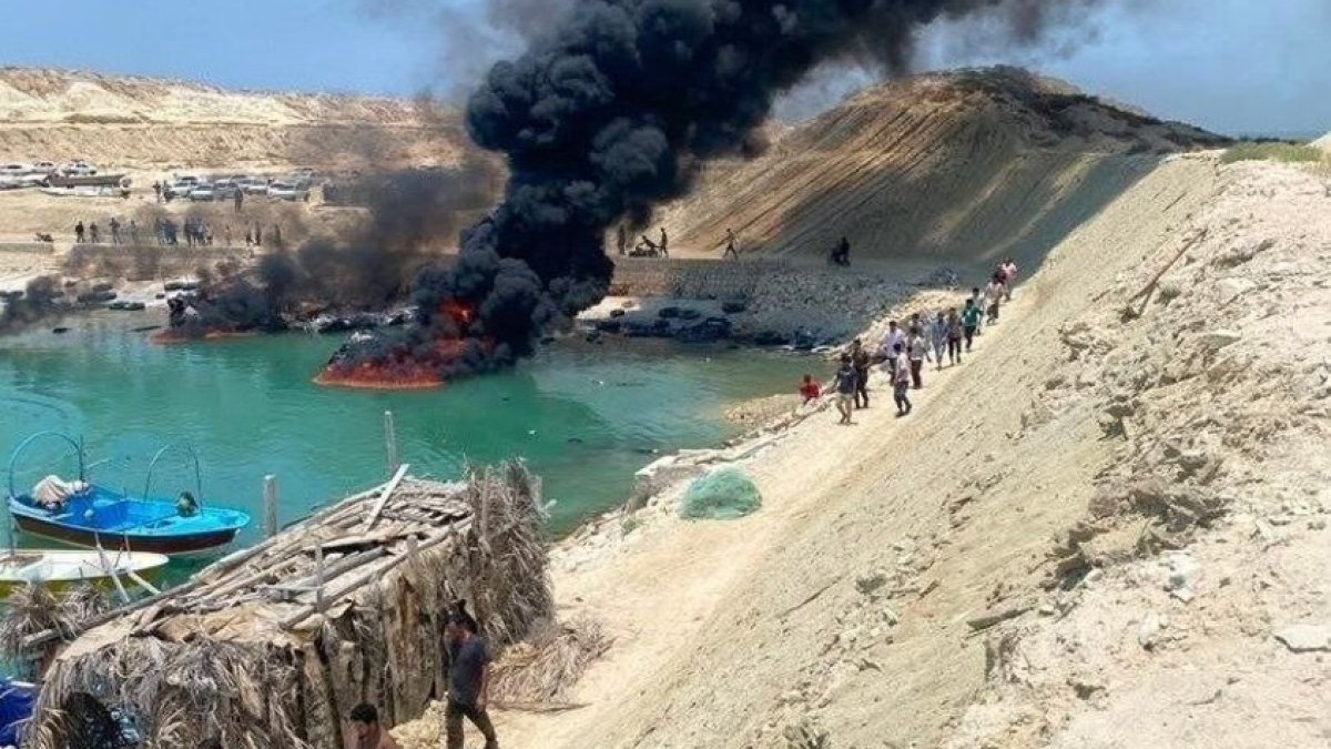 EUA expandem ataques ao Irã Irã atingindo cais de pesca perto de usina nuclear