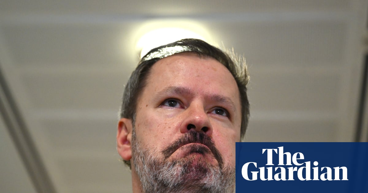 Ed Husic diz ao Partido Trabalhista para ser mais duro com as empresas de IA, pois permite que elas se autorregulam 'fadadas ao fracasso'