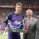 Edwin van der Sar cita cinco lendas do Man Utd que foram essenciais para Sir Alex Ferguson resolver seu 'quebra-cabeça'