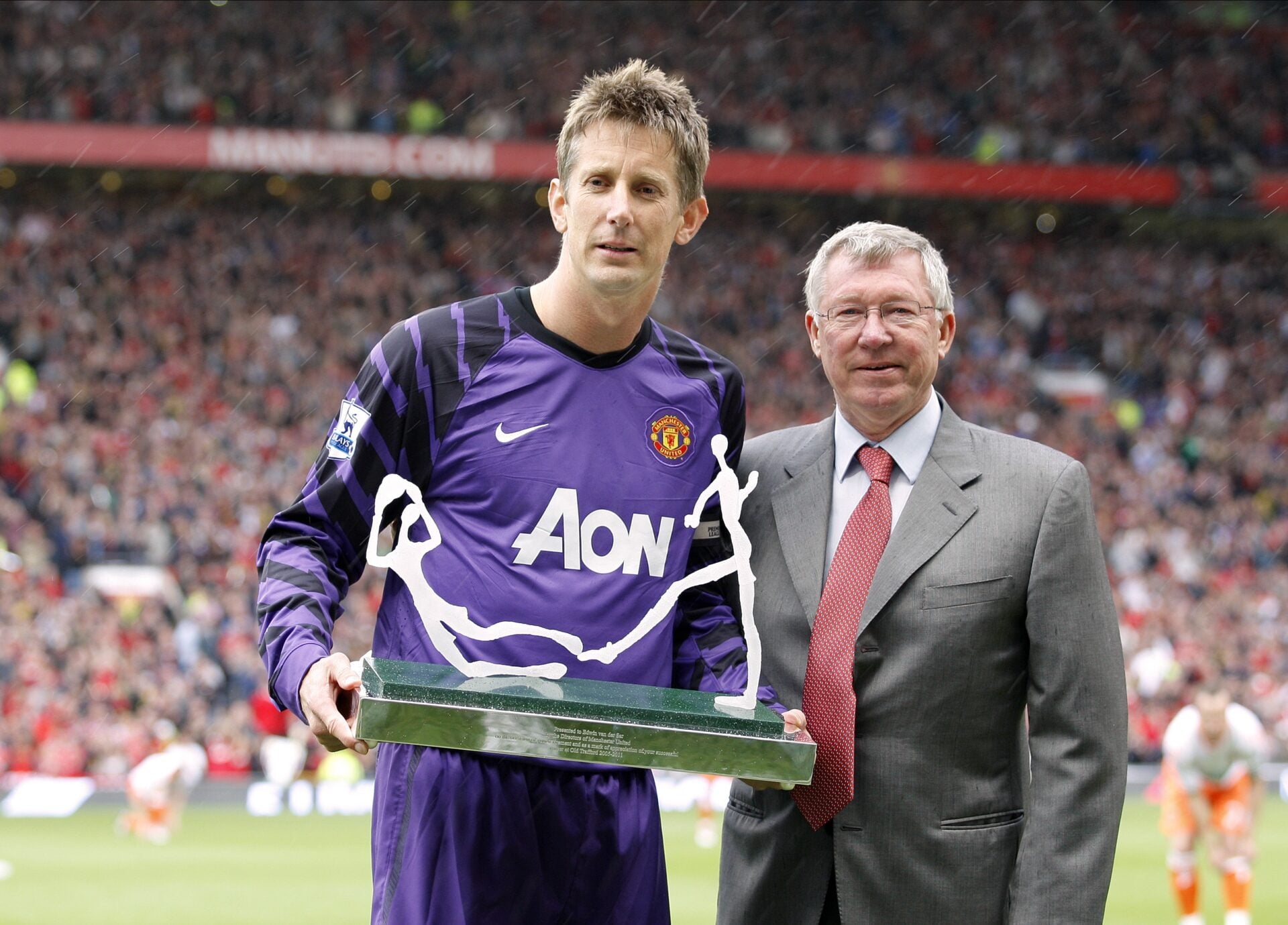 Edwin van der Sar cita cinco lendas do Man Utd que foram essenciais para Sir Alex Ferguson resolver seu 'quebra-cabeça'