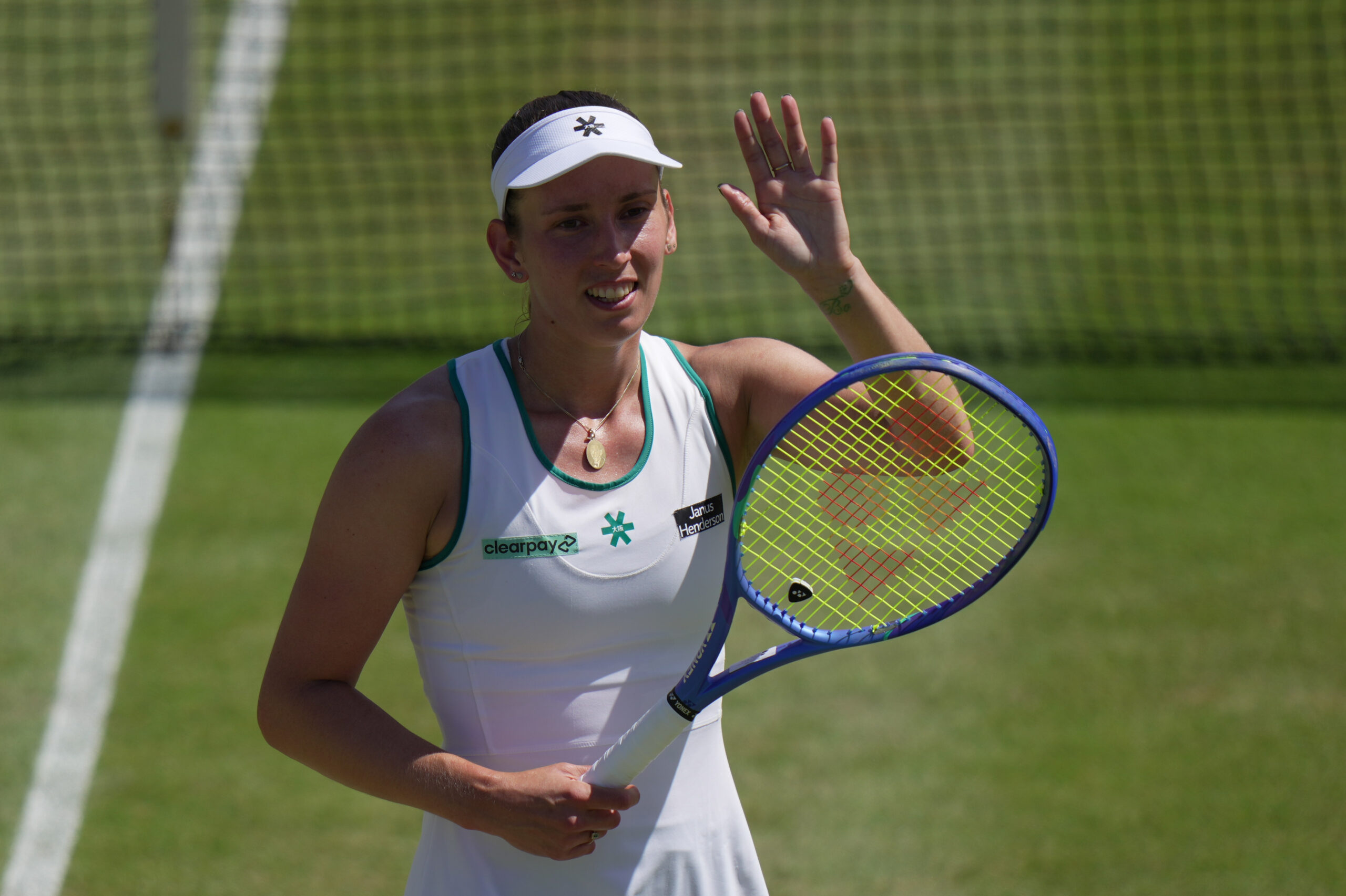 Elise Mertens, da Bélgica, comemora sua vitória contra Marie Bouzkova, da República Tcheca, na quarta rodada da competição individual feminina, no Campeonato de Tênis de Wimbledon, em Londres, segunda-feira, 6 de julho de 2026.